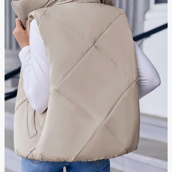 NWOT Newffr quilted puffer vest size Small - Picture 3 of 7